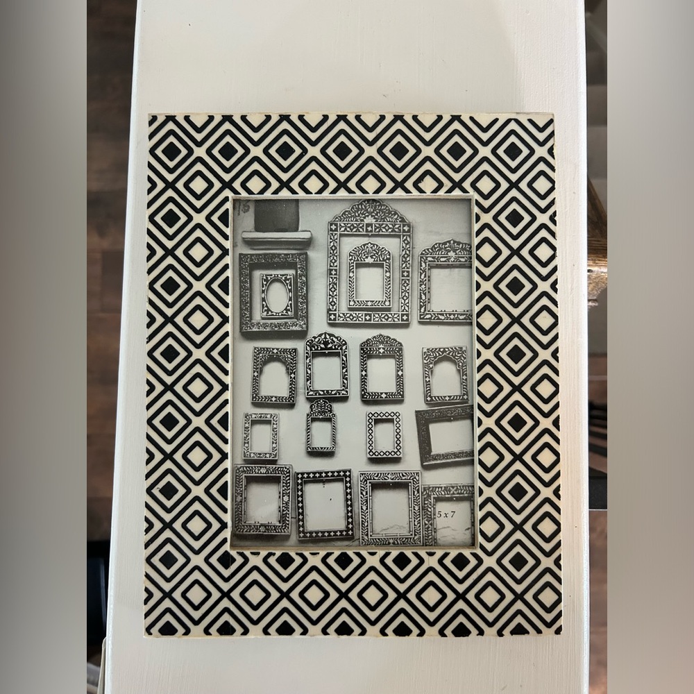Decorative Black and White Geometric Photo Frame - Home Accents